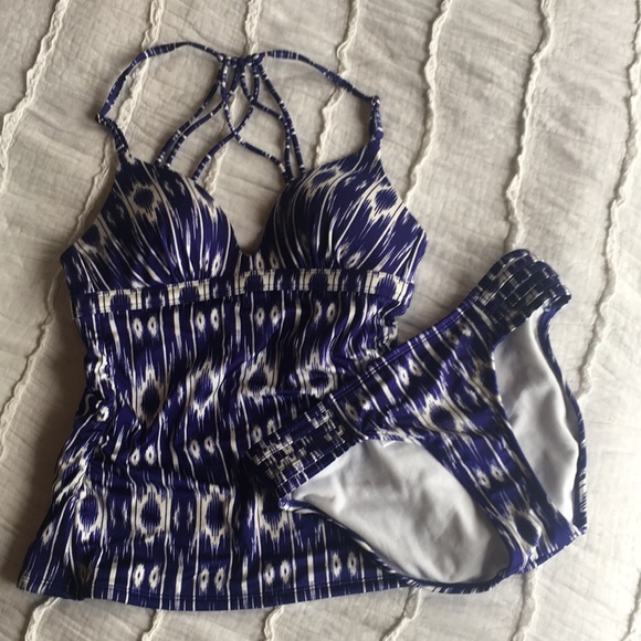 Tankini Swim suit w/ bikini bottoms - Picture 1 of 5